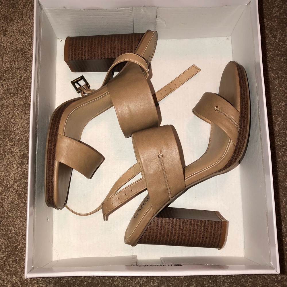 Tan heels